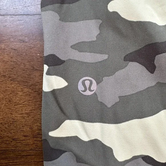 Lululemon Leggings Womens 14 Green Camo High Rise 7/8 Side Pockets Yoga Gym - Picture 10 of 10
